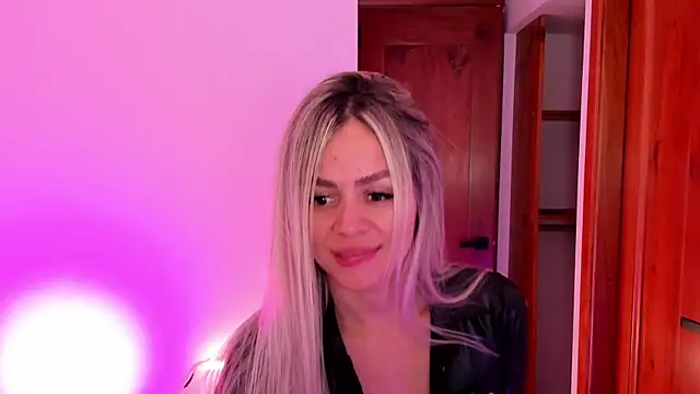 nicole valencia  online show from 5, 11, 2025