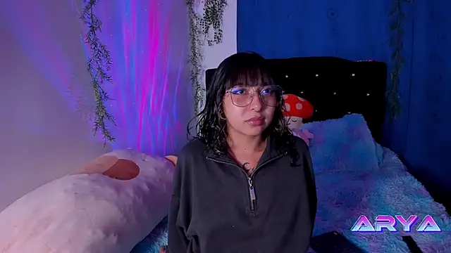 Snapshot of arysUwU chatting on 6, 2, 2025 arysUwU online show from 6, 2, 2025