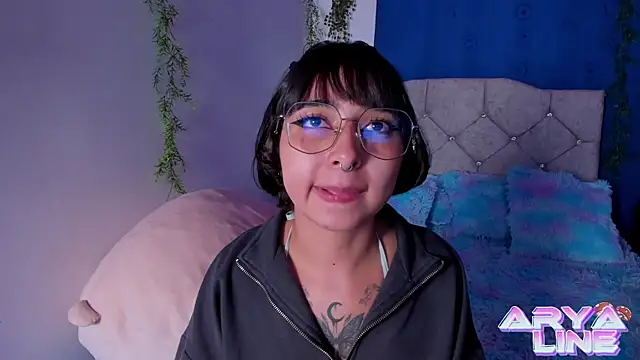 Snapshot of arysUwU chatting on 8, 3, 2025 arysUwU online show from 8, 3, 2025