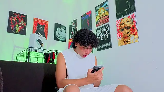 Snapshot of GaelOconner chatting on 28, 10, 2025 GaelOconner online show from 28, 10, 2025