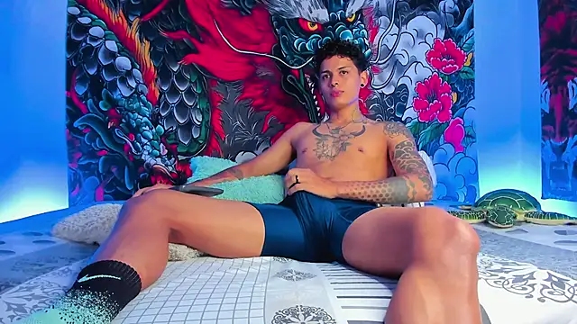 Maxi Gray online show from 5, 10, 2025