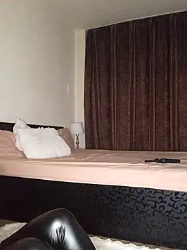 Snapshot of GiseleReine chatting on 21, 3, 2025 GiseleReine online show from 21, 3, 2025