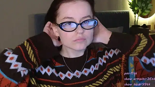 Snapshot of reb_luvng chatting on 4, 2, 2025 reb luvng online show from 4, 2, 2025