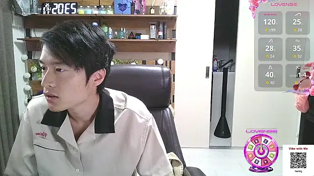 Snapshot of IroManager chatting on 10, 9, 2025 IroManager online show from 10, 9, 2025