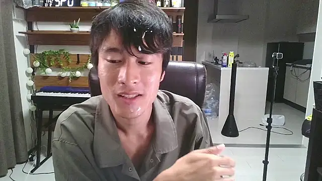 Snapshot of IroManager chatting on 12, 9, 2025 IroManager online show from 12, 9, 2025