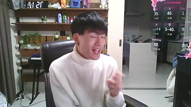 Snapshot of IroManager chatting on 10, 10, 2025 IroManager online show from 10, 10, 2025