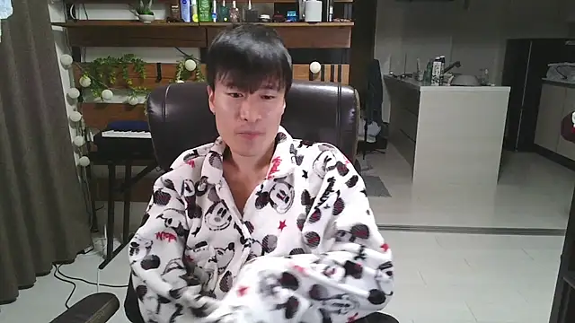 Snapshot of IroManager chatting on 24, 10, 2025 IroManager online show from 24, 10, 2025