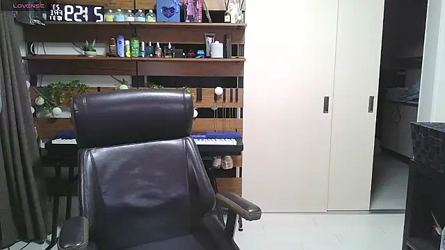 Snapshot of IroManager chatting on 31, 10, 2025 IroManager online show from 31, 10, 2025