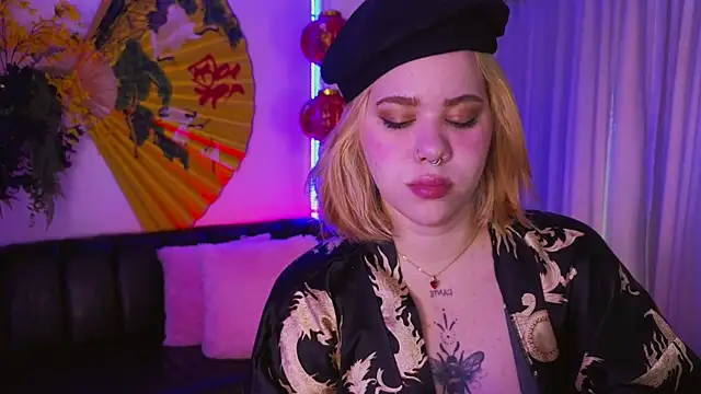 Snapshot of albaismynameX chatting on 28, 10, 2025 albaismynameX online show from 28, 10, 2025