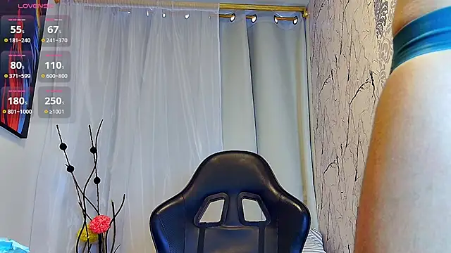 Snapshot of Cam_roos2 chatting on 29, 10, 2025 Cam roos2 online show from 29, 10, 2025