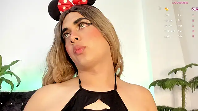 Snapshot of candy_canne__ chatting on 8, 1, 2025 candy canne   online show from 8, 1, 2025