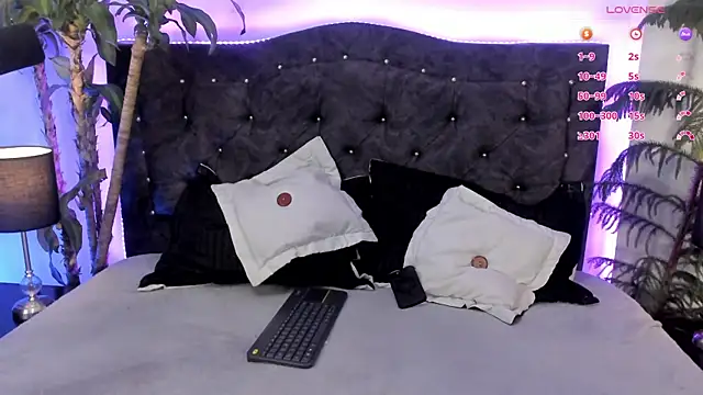 Snapshot of candy_canne__ chatting on 11, 1, 2025 candy canne   online show from 11, 1, 2025