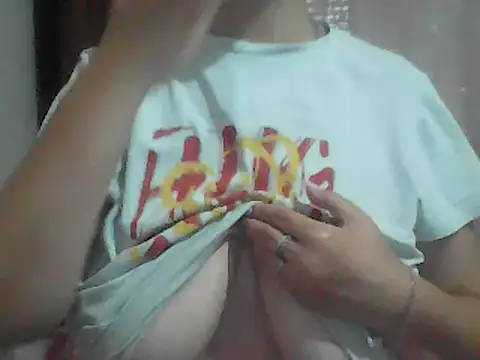 Snapshot of AnaXBerry chatting on 3, 7, 2026 AnaXBerry online show from 3, 7, 2026