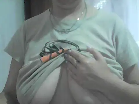 Snapshot of AnaXBerry chatting on 15, 7, 2026 AnaXBerry online show from 15, 7, 2026