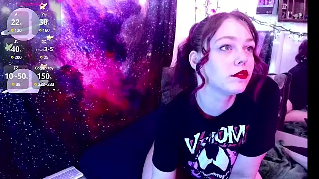 Snapshot of EverlyEster chatting on 2, 2, 2025 EverlyEster online show from 2, 2, 2025