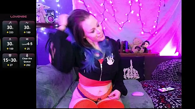 Snapshot of EverlyEster chatting on 8, 11, 2025 EverlyEster online show from 8, 11, 2025