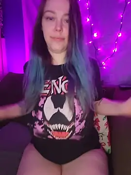 Snapshot of EverlyEster chatting on 5, 4, 2026 EverlyEster online show from 5, 4, 2026