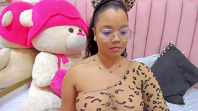 ISABELLA 020 online show from 8, 11, 2025