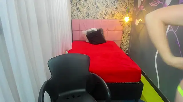 EmmaaEvans  online show from 24, 12, 2024