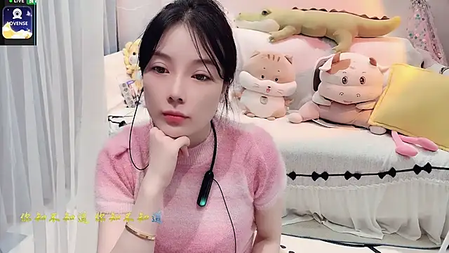 Snapshot of AKiKi711 chatting on 4, 10, 2025 AKiKi711 online show from 4, 10, 2025