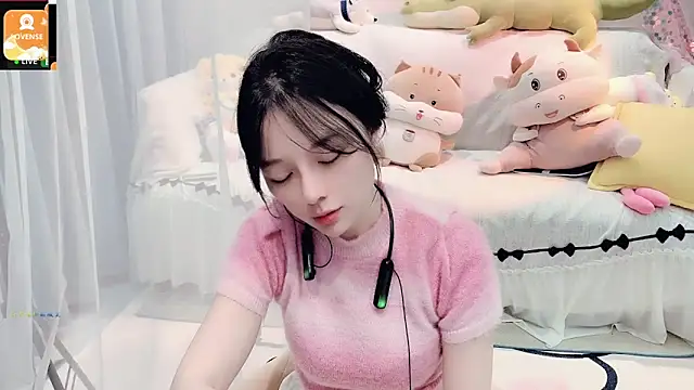 Snapshot of AKiKi711 chatting on 7, 10, 2025 AKiKi711 online show from 7, 10, 2025