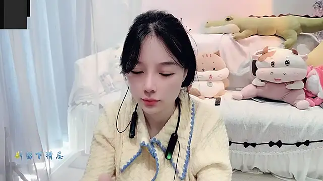 Snapshot of AKiKi711 chatting on 14, 10, 2025 AKiKi711 online show from 14, 10, 2025