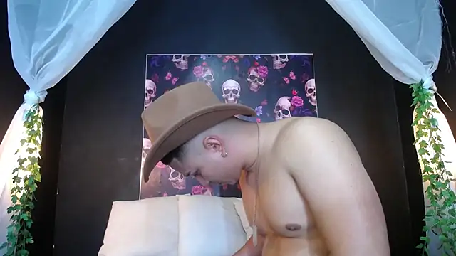Snapshot of francesco_evan chatting on 13, 2, 2025 francesco evan online show from 13, 2, 2025
