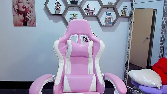 Snapshot of SharonSander chatting on 10, 6, 2026 SharonSander online show from 10, 6, 2026