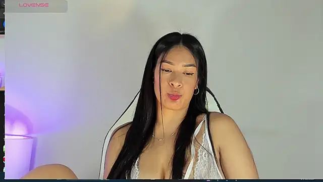 Snapshot of bella_hadid1_ chatting on 24, 2, 2025 bella hadid1 online show from 24, 2, 2025