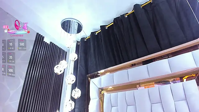 SarayRoyse online show from 18, 4, 2026