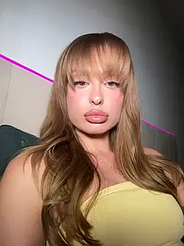 Snapshot of Sweet__Milly chatting on 4, 8, 2026 Sweet Milly online show from 4, 8, 2026