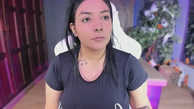 Snapshot of Evelynn chatting on 18, 10, 2025 Evelynn online show from 18, 10, 2025