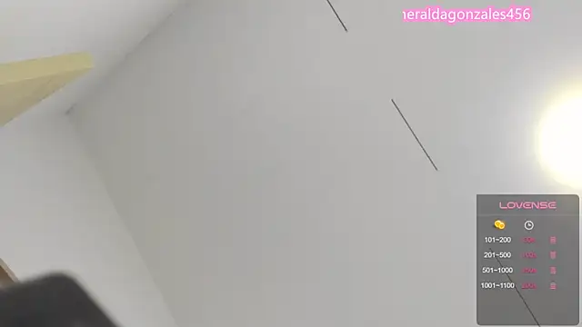 Snapshot of esmeraldastrong chatting on 17, 1, 2025 esmeraldastrong online show from 17, 1, 2025