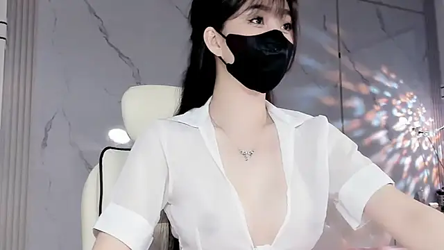 Snapshot of Luli-bae chatting on 13, 3, 2025 Luli-bae online show from 13, 3, 2025