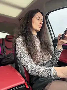 Snapshot of _AHHA_ chatting on 27, 10, 2025 AHHA online show from 27, 10, 2025