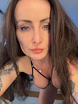 Snapshot of _AHHA_ chatting on 1, 11, 2025 AHHA online show from 1, 11, 2025