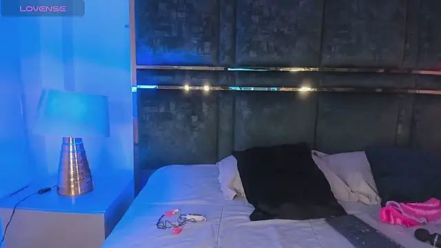 EmilyAllen  online show from 26, 2, 2025