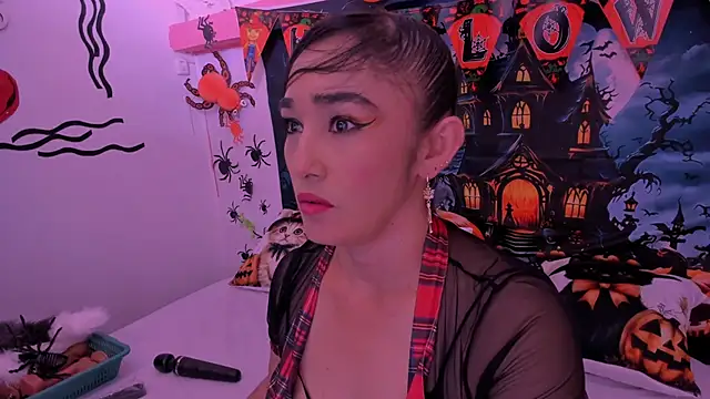 charlotte-11 online show from 24, 10, 2025