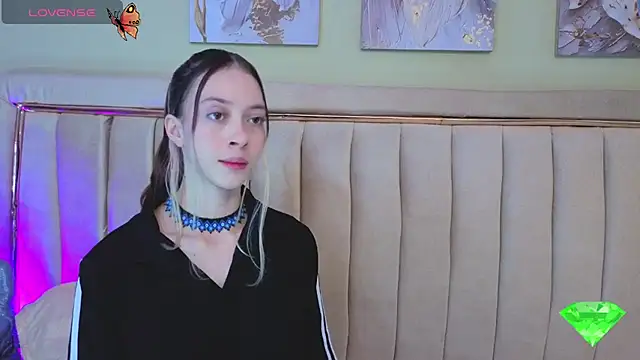 sophiia grey 1 online show from 25, 2, 2026