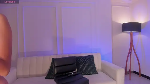 sarawinstone online show from 5, 3, 2025