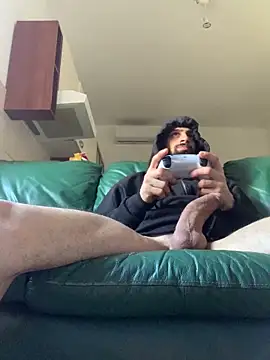 hugoprada online show from 24, 12, 2024