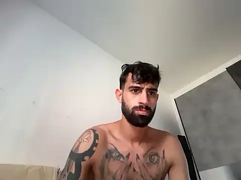 hugoprada online show from 4, 8, 2026