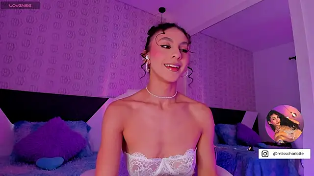 Snapshot of MiissCharlotte chatting on 28, 11, 2025 MiissCharlotte online show from 28, 11, 2025