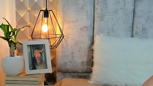 Snapshot of Sara_Thompsoon chatting on 8, 2, 2026 Sara Thompsoon online show from 8, 2, 2026