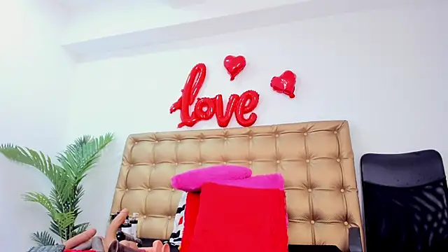 sophie-newton online show from 7, 3, 2025