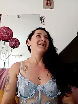 Snapshot of emilypoppy3 chatting on 24, 11, 2025 emilypoppy3 online show from 24, 11, 2025