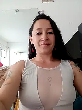 Snapshot of emilypoppy3 chatting on 28, 11, 2025 emilypoppy3 online show from 28, 11, 2025