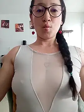 Snapshot of emilypoppy3 chatting on 4, 3, 2026 emilypoppy3 online show from 4, 3, 2026