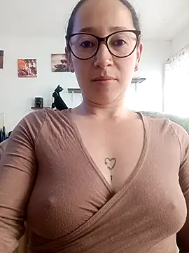 Snapshot of emilypoppy3 chatting on 6, 3, 2026 emilypoppy3 online show from 6, 3, 2026