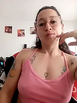 Snapshot of emilypoppy3 chatting on 8, 4, 2026 emilypoppy3 online show from 8, 4, 2026